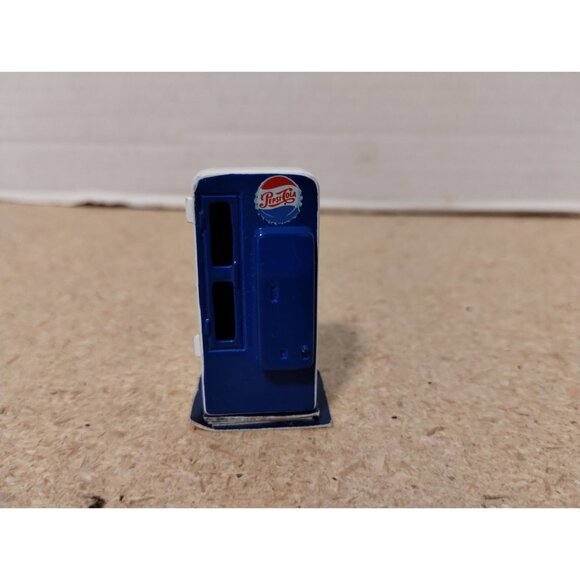 1 3/4" Pepsi Cola Vending Machine Miniature Figure - Picture 1 of 6